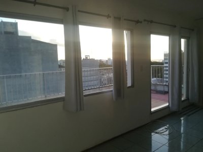 (Ref 4.341)Monoambiente muy luminoso con dormitorio definido