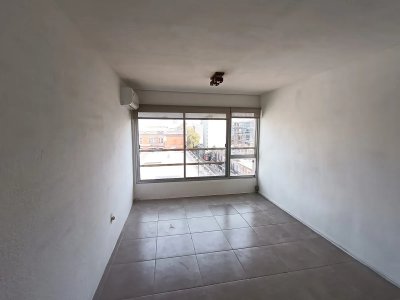 (Ref 4.217) Se alquila monoambiente en el Centro 