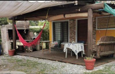 (Ref 4.229) Se alquila casa de 2 dormitorios en Playa Grande