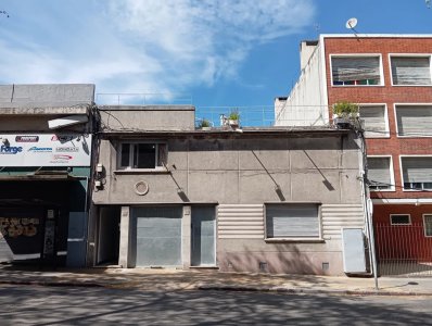 (Ref: 4.335) Se alquila monoambiente muy luminoso con terraza de pasto natural.