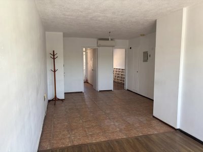 (Ref 4. 297) Se alquila apartamento de 2 dormitorios en Reducto 