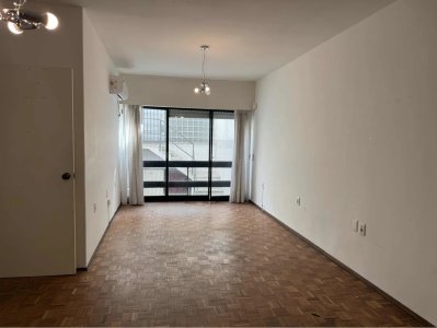 (Ref 4.282) Se alquila apartamento de 3 dormitorios y 2 baños en Punta Carretas 