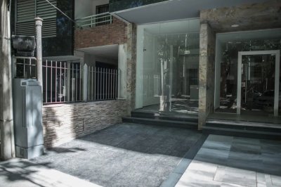 (Ref 4.195) Se alquila local comercial en Pocitos 