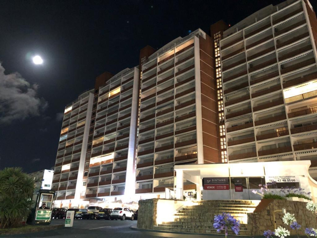 Venta o Alquiler de apartamento 1 dormitorio, playa mansa, parada 1