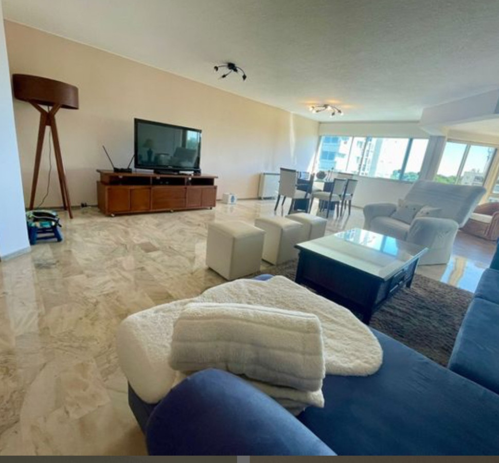Venta y Alquiler verano. Apartamento 3 dormitorios mas dependencia. Roosevelt