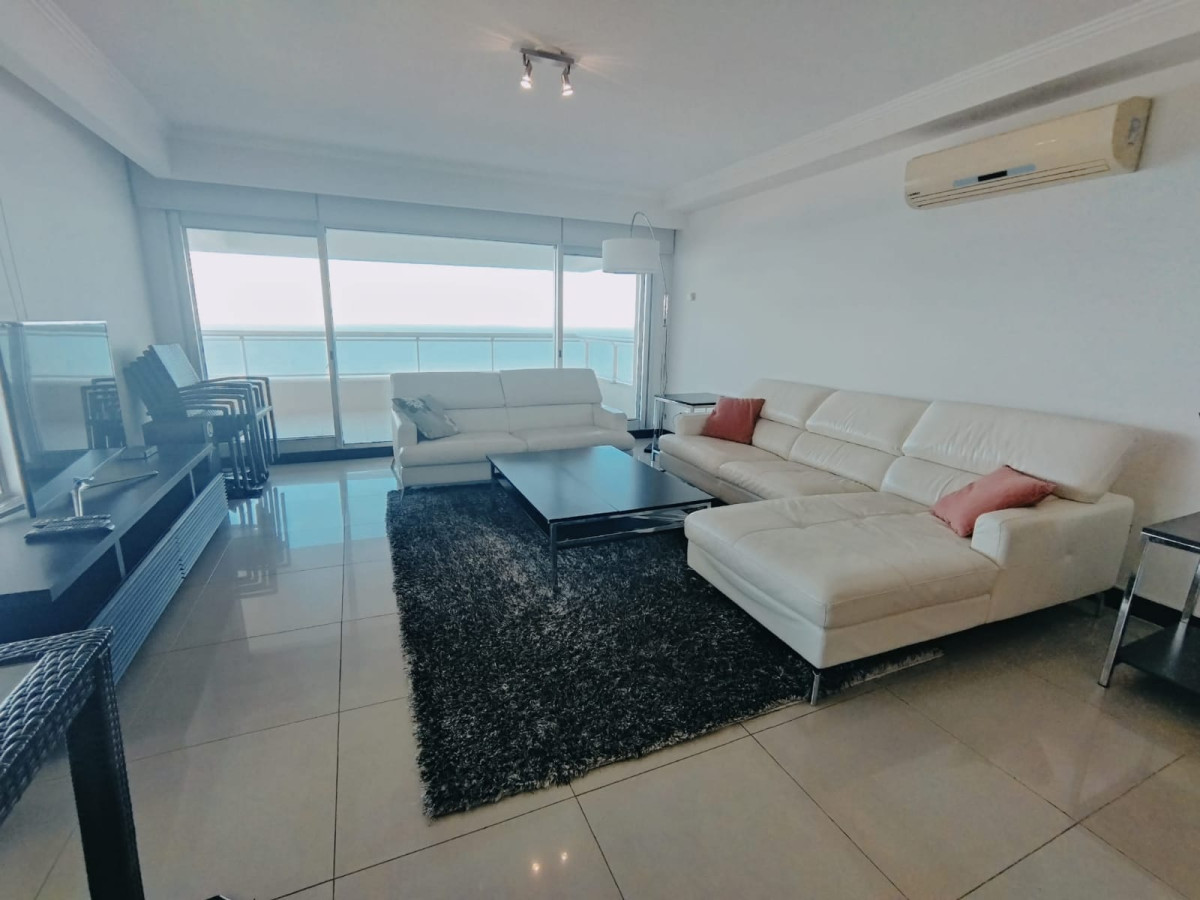 APARTAMENTO DE LUJO DE 3 HABITACIONES CON 3 BAÑOS PARA DISFRUTARLO TODO EL AÑO
