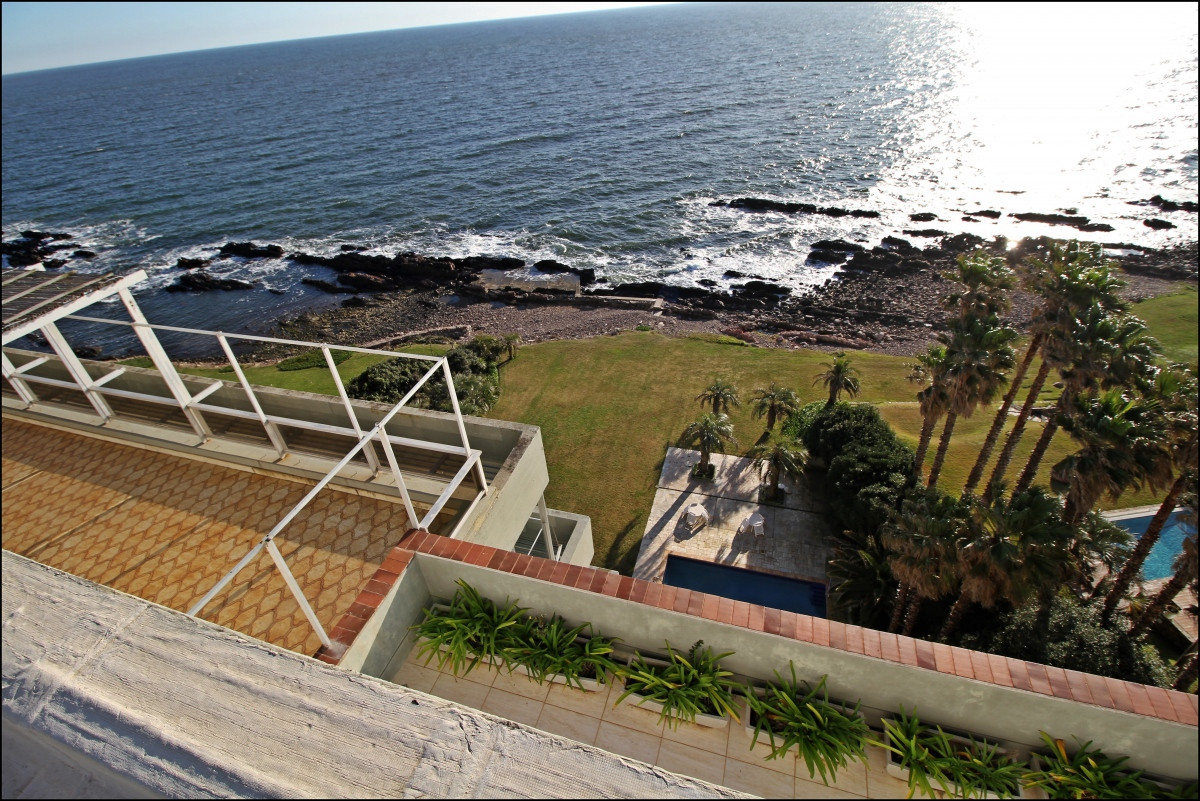 VENTA APTO EN PUNTA BALLENA ,2 DORMITORIOS, 2 BAÑOS y 1 SUITE