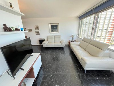 Departamento de 2 dormitorios y 2 baños en alquiler de temporada En Punta del Este