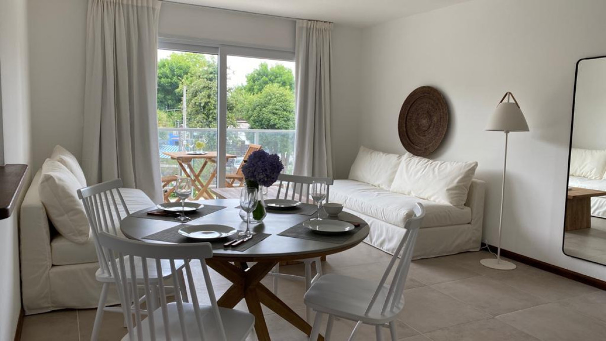 Venta Departamento 2 dormitorios y 2 baños, Playa Mansa, Punta del Este