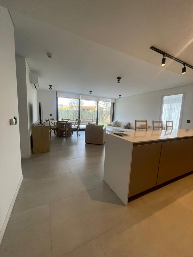 Departamento planta jardin en venta de 3 dormitorios en Manantiales