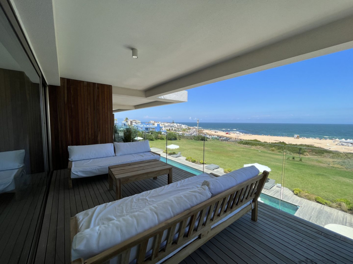 Departamento de 4 dormitorios en suite más servicio, sobre la playa, Manantiales