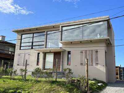 Amplia y moderna casa en El Chorro