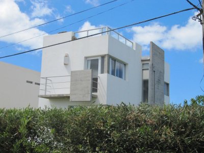 Moderna casa en Manantiales