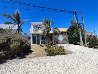 Casa de 3 dormitorios, a 100mts del mar, en Montoya, La Barra