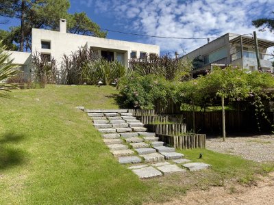 Se vende hermosa casa en Montoya