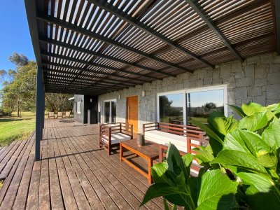 Casa moderna en Pueblo Mío de 4 suites + servicio