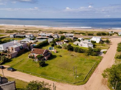 Amplia casa de 4 dormitorios en Montoya, La Barra vista al mar