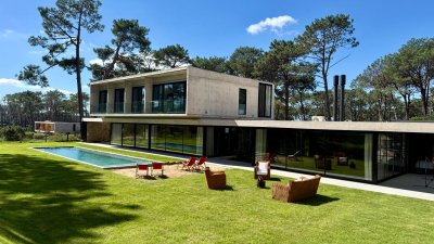 Venta y Alquiler Temporal de Exclusiva Casa de 4 Suites en Reserva de Montoya