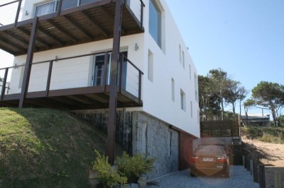 Casa de 3 dormitorios y servicio en Montoya, La Barra