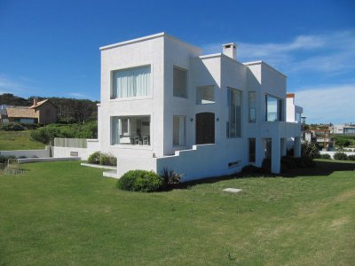 Espectacular casa frente al mar de Montoya, La Barra