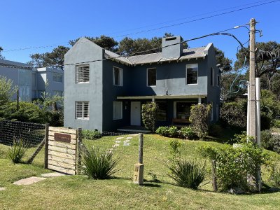 Casa en Montoya La Barra a 300mts del mar, muy cómoda.