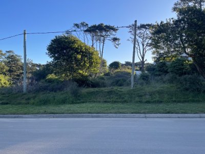 Se vende lote a pocas cuadras de la playa en Montoya, La Barra