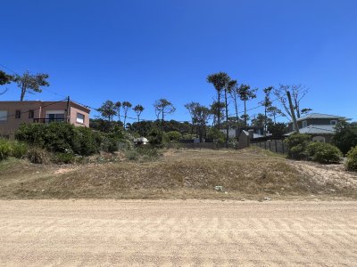 Lote próximo a la playa en Montoya, La Barra