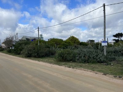 Terreno en Balneario Buenos Aires sobre calle 17, a 200mts de Ruta 10 y de la playa.