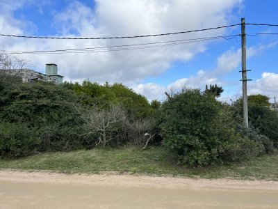 Lote en Balneario Buenos Aires sobre calle 17, a 200mts de Ruta 10 y de la playa.