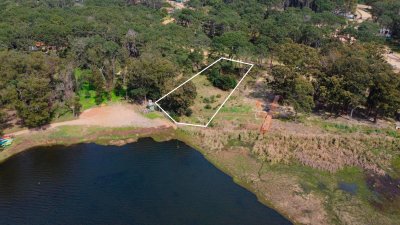 Excelente lote sobre la laguna en Reserva Montoya, La Barra