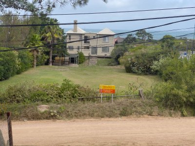 Amplio lote en Montoya, La Barra cercano al mar