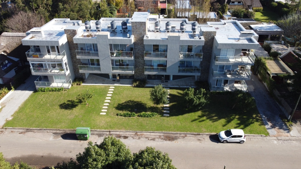 Se vende excelente departamento de 2 dormitorios en Pinares