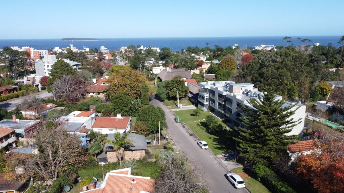 Departamento en venta de 1 dormitorio con jardín propio en Pinares, punta del Este
