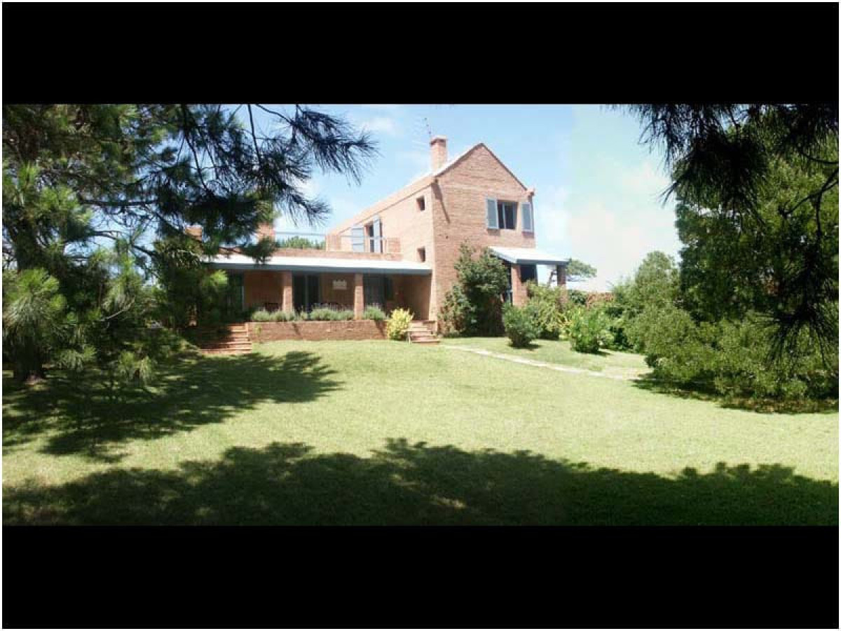 Imagen de Casa en La Barra, La Barra. 4 dormitorios, terreno de 680 m²
