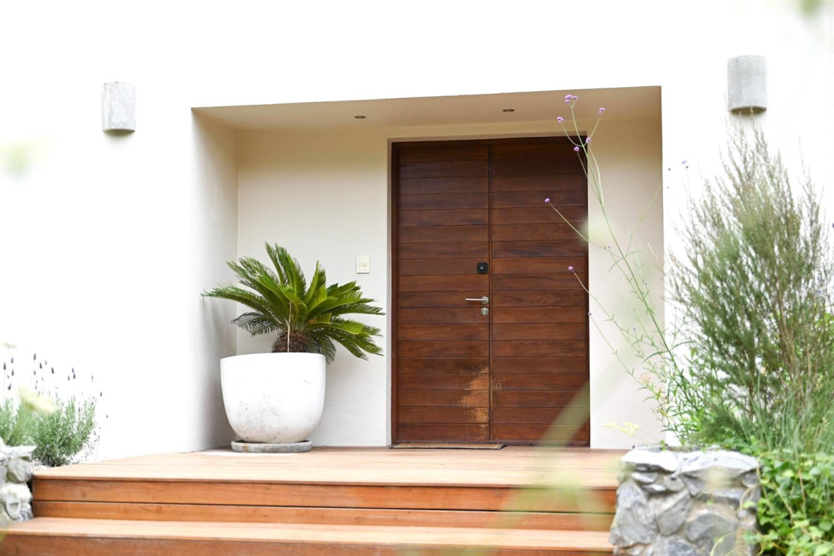 Imagen de Casa en El Tesoro, La Barra. 4 dormitorios, terreno de 2400 m²