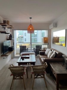 Apartamento en Alquiler anual frente al mar. 