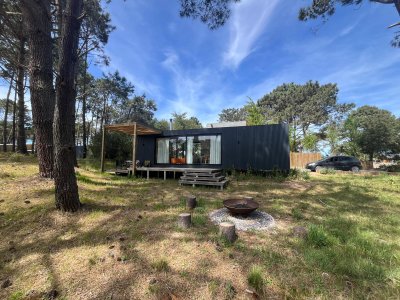CASA CONTAINER EN EL BOSQUE 