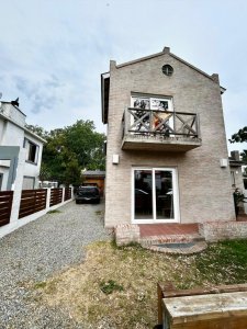 Excelente Casa en El Tesoro en Alquiler Temporal a 100 mts del mar.