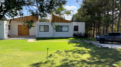 CASA EN MANGRULLOS DE PUNTA PIEDRAS