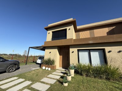 Casa totalmente amoblada en alquiler Pilar de los Horneros 4 domitorios