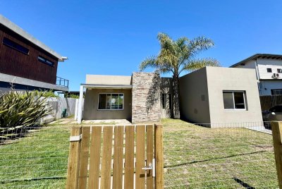 Excelente casa en Alquiler de temporada en Manantiales.