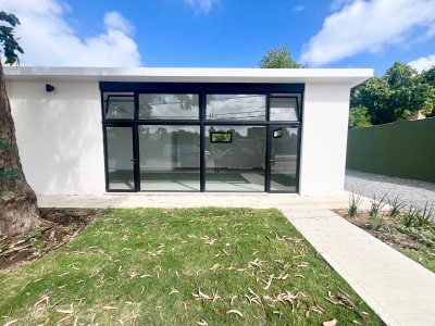 Alquiler de Local Comercial a Estrenar en Balneario Buenos Aires.