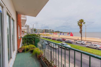 Venta apartamento de 3 dormitorios en Pocitos para reciclar