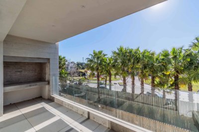 Venta apartamento de 2 dormitorios en Jardines de Carrasco con terraza con parrillero