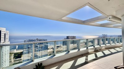 Penthouse con vista panóramica al mar
