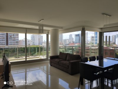 Edificio de lujo, a metros a la Mansa y de la Brava, orientación al Norte