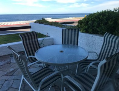 Primera linea fente al mar con jardin de uso exclusivo
