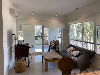 Apartamento alejado del ruido urbano, donde prima la tranquilidad, rodeado de naturaleza.