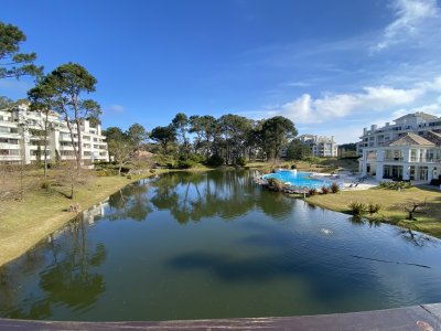 Apartamento alejado del ruido urbano, donde prima la tranquilidad, rodeado de naturaleza.