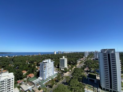 Penthouse en muy buena ubicacion, con vista panoramica a todo Punta del Este.